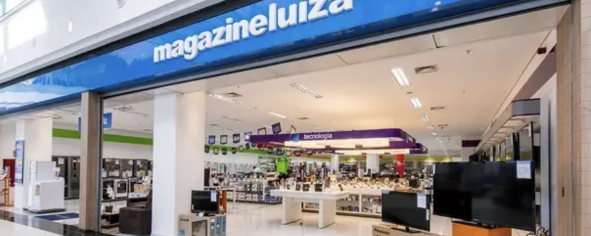 Magazine Luiza's storefront.